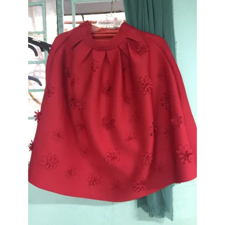 Cắt laze trên váy