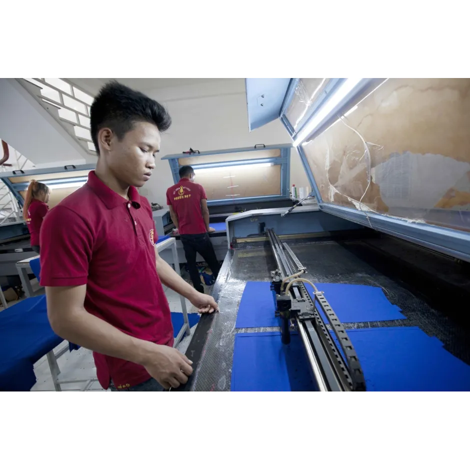 CĂT LASER TRÊN VẢI 